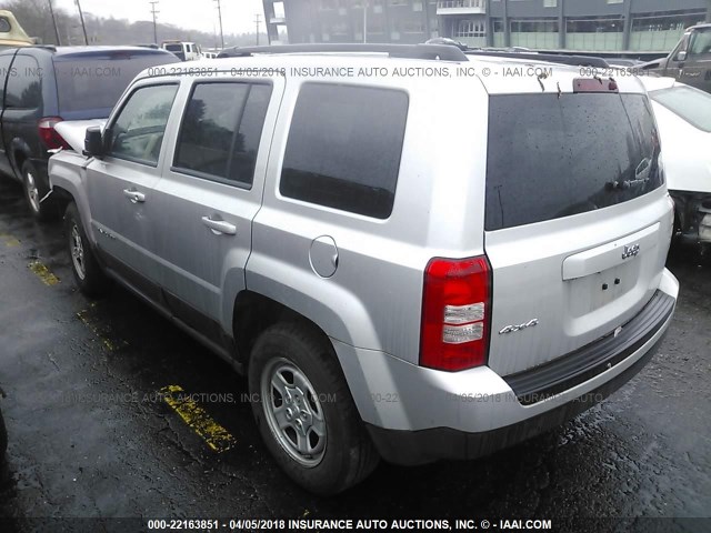 1J4NF1GB2BD222806 - 2011 JEEP PATRIOT SPORT SILVER photo 3