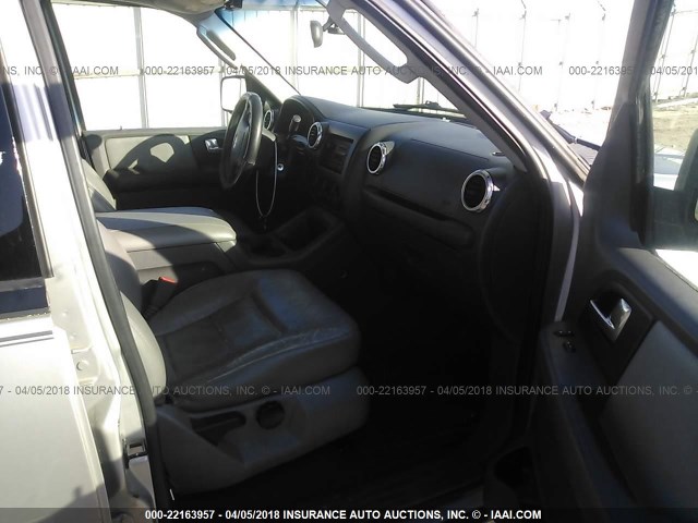 1FMPU16L33LB43744 - 2003 FORD EXPEDITION XLT ვერცხლისფერი ფოტო 5