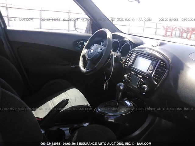 JN8AF5MVXFT561579 - 2015 NISSAN JUKE S/SV/SL/NISMO SILVER photo 5