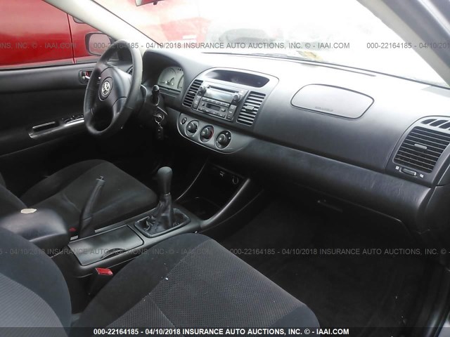 JTDBE32K620008150 - 2002 TOYOTA CAMRY LE/XLE/SE შავი ფოტო 5