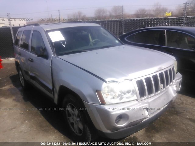 1J4GR48K05C731769 - 2005 JEEP GRAND CHEROKEE LAREDO/COLUMBIA/FREEDOM SILVER photo 1