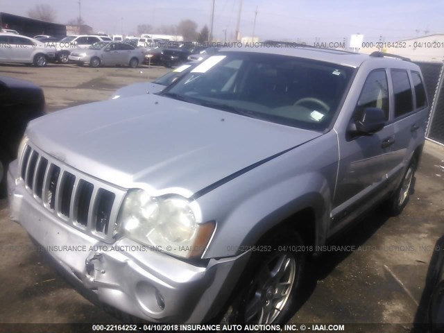 1J4GR48K05C731769 - 2005 JEEP GRAND CHEROKEE LAREDO/COLUMBIA/FREEDOM SILVER photo 2