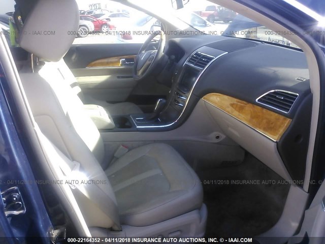2LMDJ6JK9CBL19059 - 2012 LINCOLN MKX BLUE photo 5