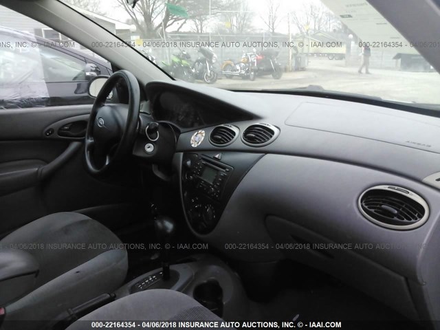 1FAFP34363W145420 - 2003 FORD FOCUS SE COMFORT/SE SPORT SILVER photo 5