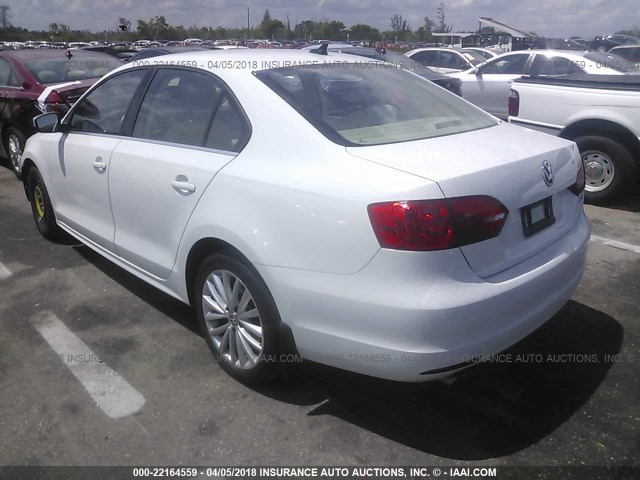 3VWLL7AJ2EM434698 - 2014 VOLKSWAGEN JETTA TDI WHITE photo 3