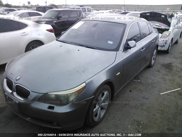 WBANF33506CS36732 - 2006 BMW 525 XI GRAY photo 2