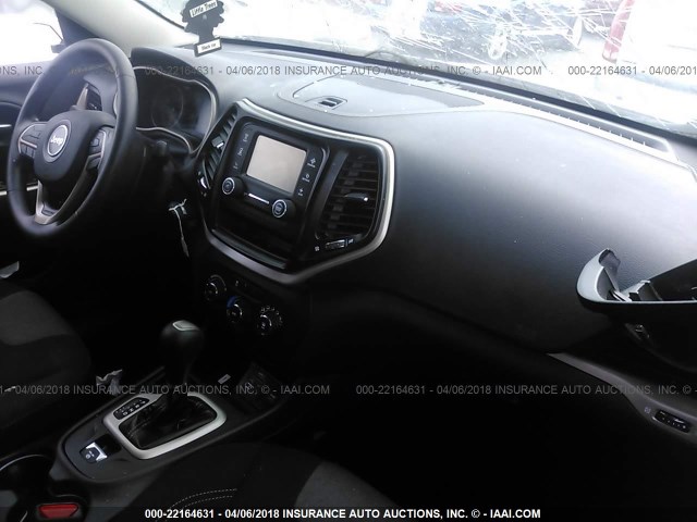 1C4PJLCB2JD543970 - 2018 JEEP CHEROKEE LATITUDE Biały zdjęcie 5