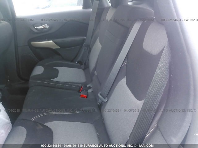 1C4PJLCB2JD543970 - 2018 JEEP CHEROKEE LATITUDE Biały zdjęcie 8