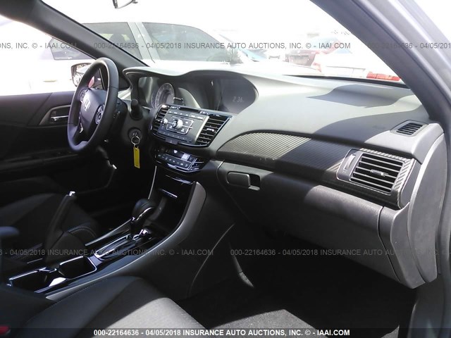 1HGCR2F54HA304098 - 2017 HONDA ACCORD SPORT 银色 照片 5