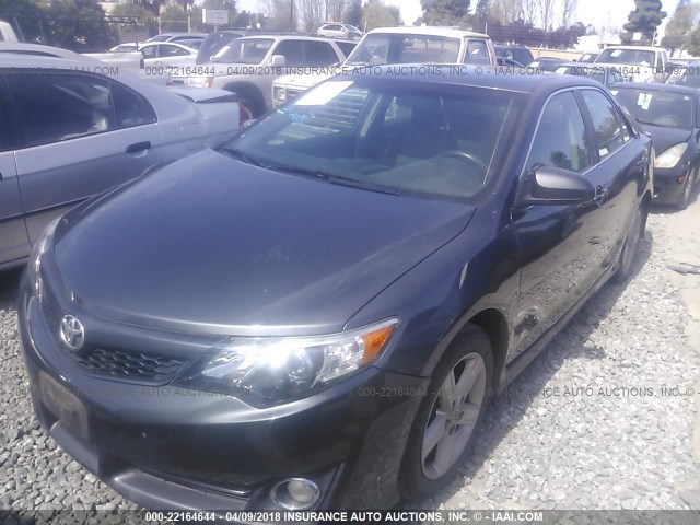 4T1BF1FK4DU219642 - 2013 TOYOTA CAMRY L/SE/LE/XLE GRAY photo 2