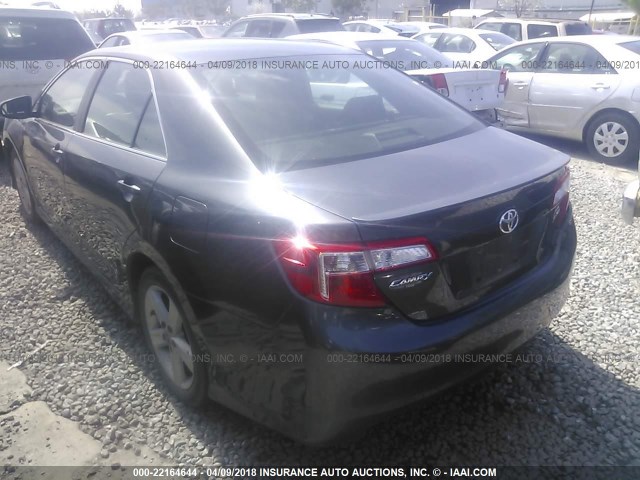 4T1BF1FK4DU219642 - 2013 TOYOTA CAMRY L/SE/LE/XLE GRAY photo 3