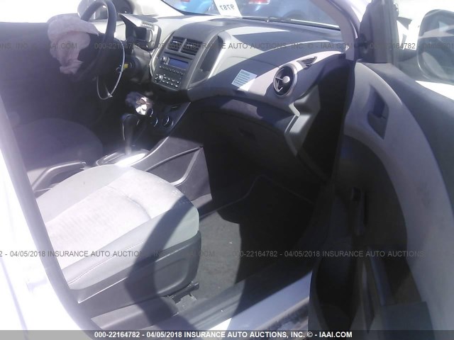 1G1JA6SH9F4187854 - 2015 CHEVROLET SONIC LS 白色 照片 5