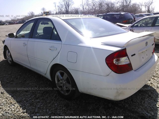 4T1BF32K82U025498 - 2002 TOYOTA CAMRY LE/XLE/SE WHITE photo 3