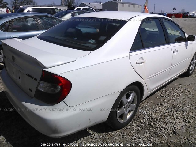 4T1BF32K82U025498 - 2002 TOYOTA CAMRY LE/XLE/SE WHITE photo 4