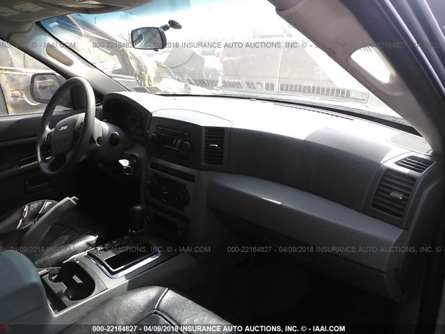 1J4GR48K55C680592 - 2005 JEEP GRAND CHEROKEE LAREDO/COLUMBIA/FREEDOM 银色 照片 5