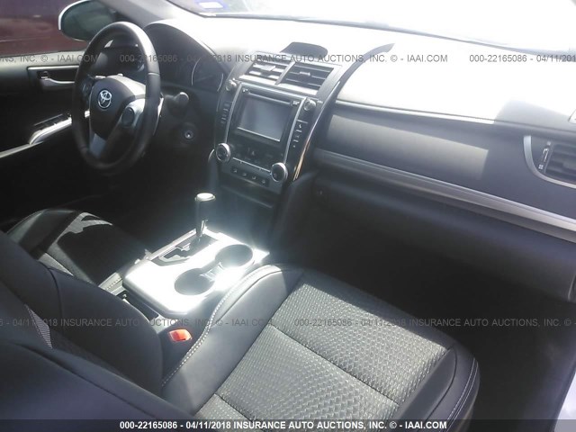 4T1BF1FK8DU697496 - 2013 TOYOTA CAMRY L/SE/LE/XLE WHITE photo 5