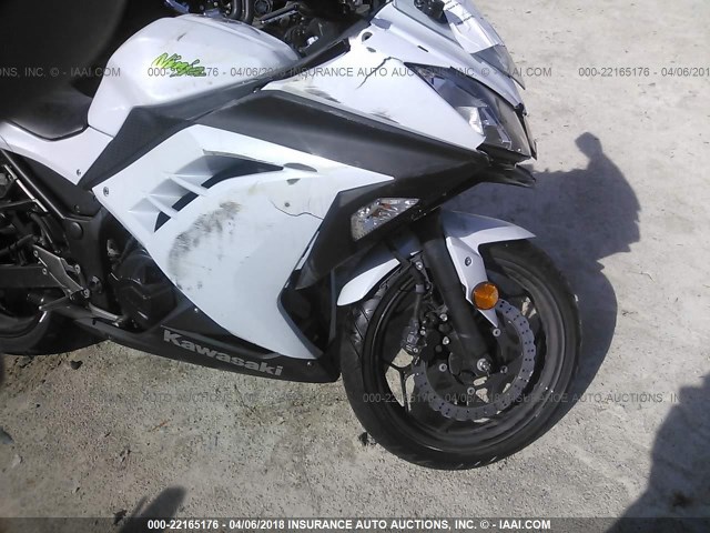 JKAEX8A13FDA21110 - 2015 KAWASAKI EX300 A WHITE photo 5