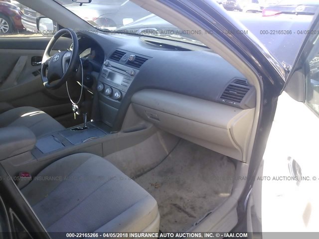 4T1BF3EKXAU019485 - 2010 TOYOTA CAMRY SE/LE/XLE BLACK photo 5