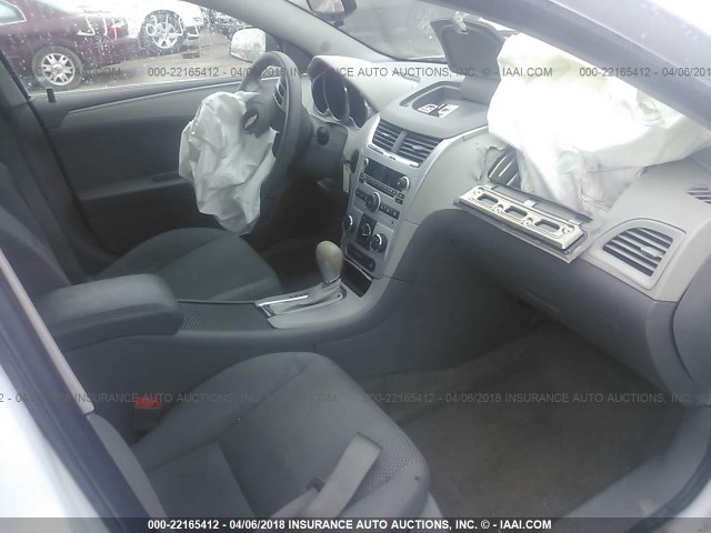 1G1ZB5EB4AF175772 - 2010 CHEVROLET MALIBU LS WHITE photo 5
