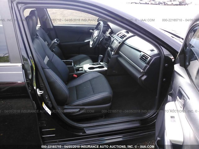 4T1BF1FK6EU399384 - 2014 TOYOTA CAMRY L/SE/LE/XLE BLACK photo 5