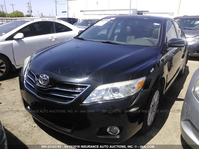 4T1BK3EK2BU129329 - 2011 TOYOTA CAMRY SE/LE/XLE BLACK photo 2