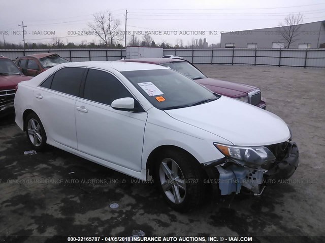 4T1BF1FK4EU763138 - 2014 TOYOTA CAMRY L/SE/LE/XLE 白色 照片 1