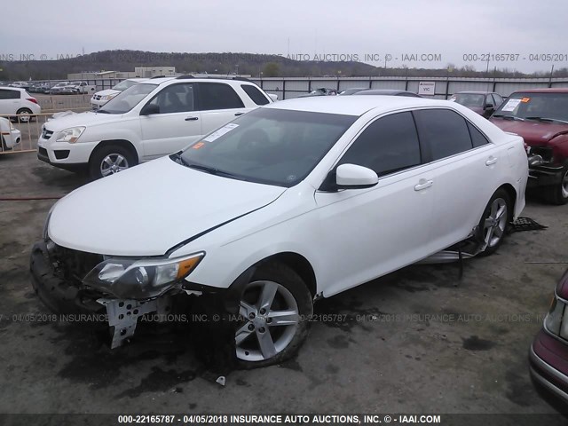 4T1BF1FK4EU763138 - 2014 TOYOTA CAMRY L/SE/LE/XLE 白色 照片 2