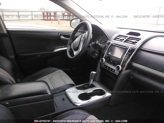 4T1BF1FK4EU763138 - 2014 TOYOTA CAMRY L/SE/LE/XLE 白色 照片 5