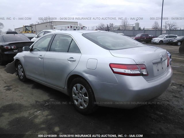 4T4BF3EK0AR027844 - 2010 TOYOTA CAMRY SE/LE/XLE SILVER photo 3