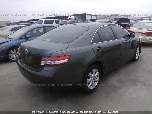 4T4BF3EK4BR214537 - 2011 TOYOTA CAMRY SE/LE/XLE ნაცრისფერი ფოტო 4