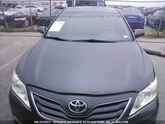 4T4BF3EK4BR214537 - 2011 TOYOTA CAMRY SE/LE/XLE ნაცრისფერი ფოტო 6