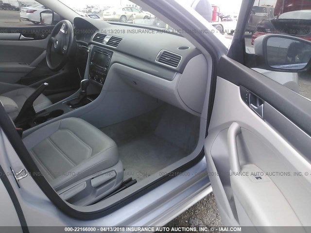 1VWAS7A30FC103620 - 2015 VOLKSWAGEN PASSAT S SILVER photo 5