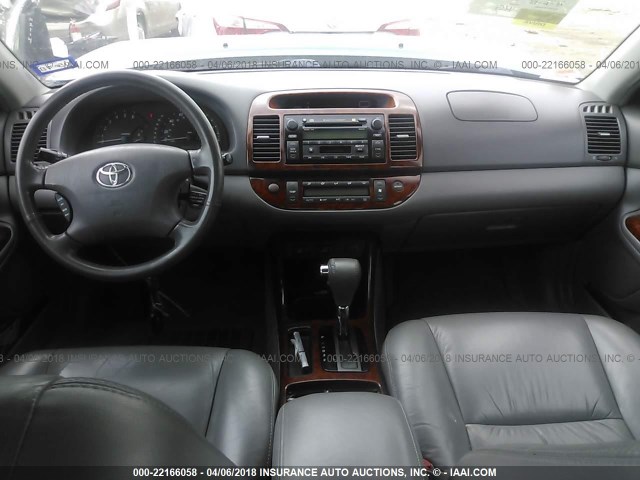 4T1BF30K24U569050 - 2004 TOYOTA CAMRY LE/XLE/SE ლურჯი ფოტო 5