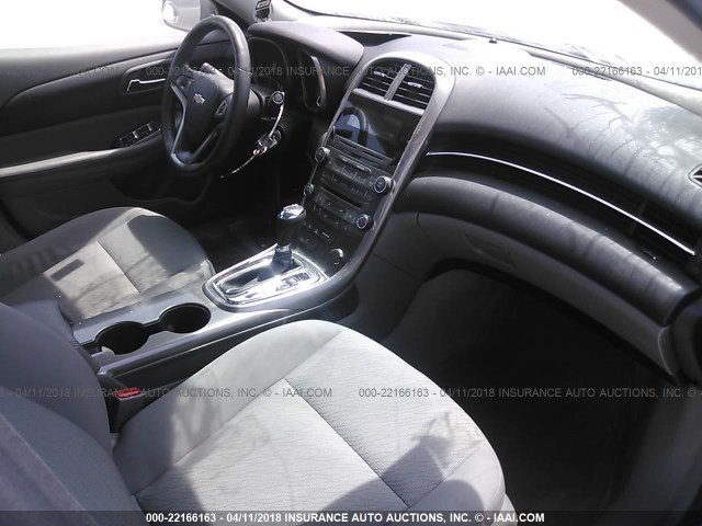 1G11B5SAXDF161498 - 2013 CHEVROLET MALIBU LS 银色 照片 5