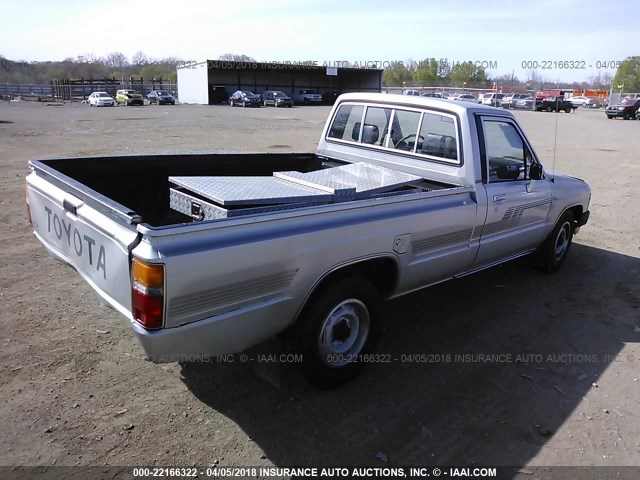 JT4RN55D8G0229943 - 1986 TOYOTA PICKUP 1/2 TON RN55 DLX SILVER photo 4