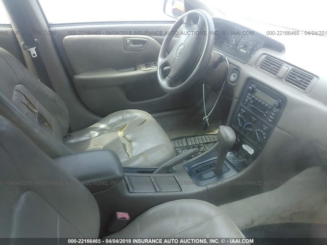 4T1BF28K4YU098099 - 2000 TOYOTA CAMRY LE/XLE Schwarz Foto 5