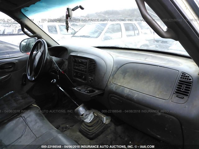 1FTRF17292NA52820 - 2002 FORD F150 WHITE photo 5