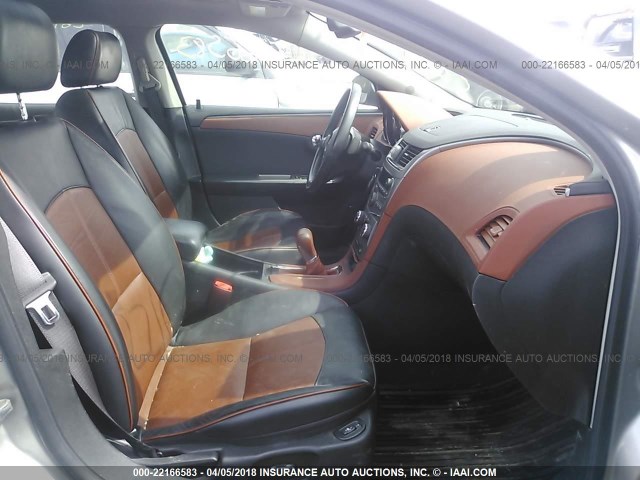 1G1ZK57718F249846 - 2008 CHEVROLET MALIBU LTZ 银色 照片 5