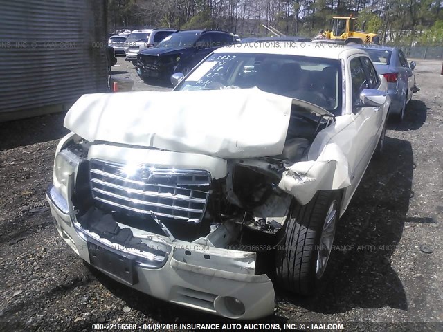 2C3KA63H26H494123 - 2006 CHRYSLER 300C WHITE photo 2