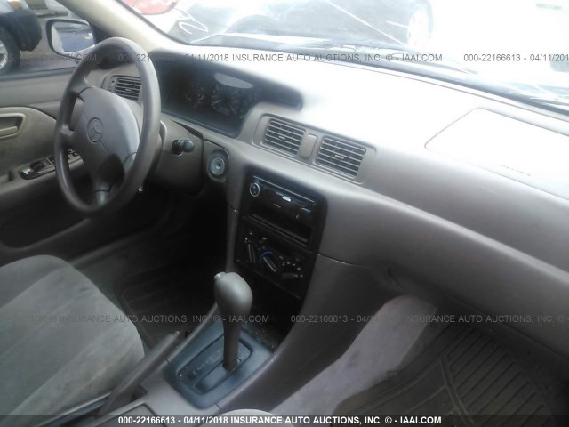 4T1BG22K0XU426820 - 1999 TOYOTA CAMRY CE/LE/XLE 棕色 照片 5