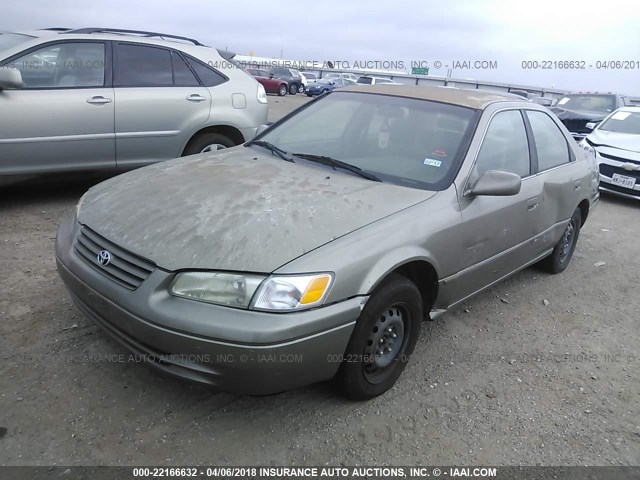JT2BG22K4X0282208 - 1999 TOYOTA CAMRY LE/XLE TAN photo 2