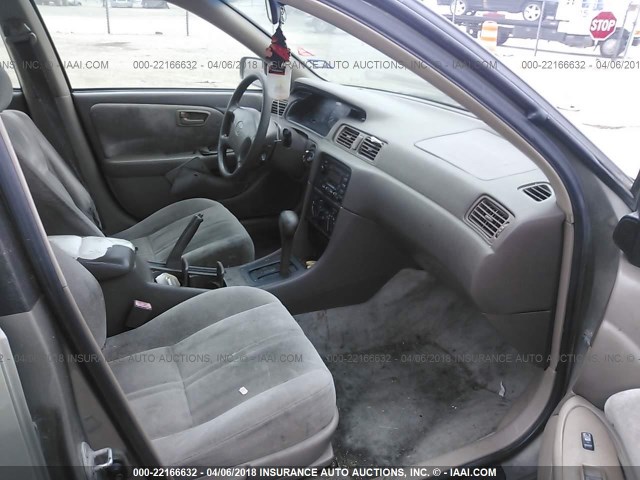 JT2BG22K4X0282208 - 1999 TOYOTA CAMRY LE/XLE TAN photo 5