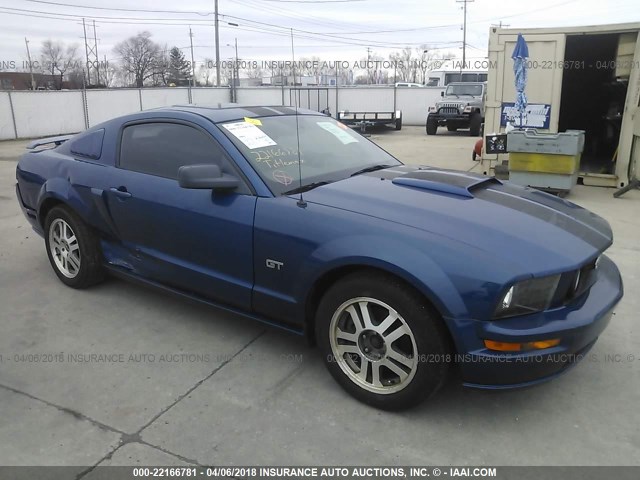 1ZVFT82H965140947 - 2006 FORD MUSTANG GT BLUE photo 1