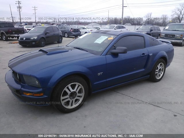 1ZVFT82H965140947 - 2006 FORD MUSTANG GT BLUE photo 2