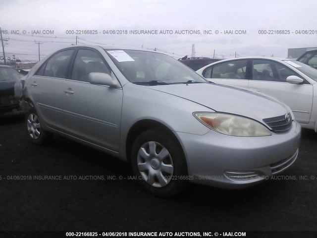 4T1BE32K53U136398 - 2003 TOYOTA CAMRY LE/XLE/SE ვერცხლისფერი ფოტო 1