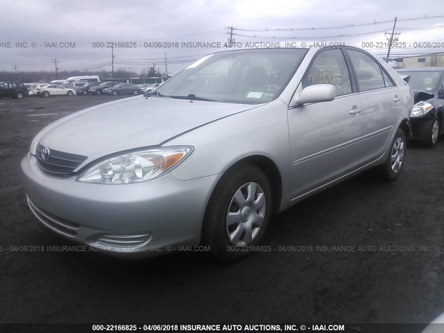 4T1BE32K53U136398 - 2003 TOYOTA CAMRY LE/XLE/SE ვერცხლისფერი ფოტო 2