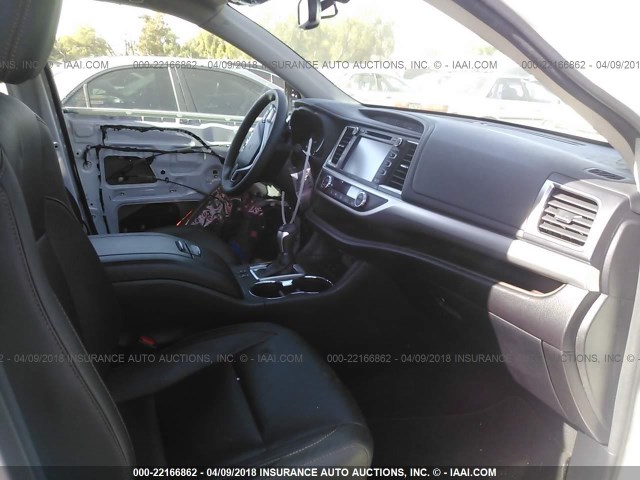 5TDKKRFH5GS167806 - 2016 TOYOTA HIGHLANDER XLE თეთრი ფოტო 5