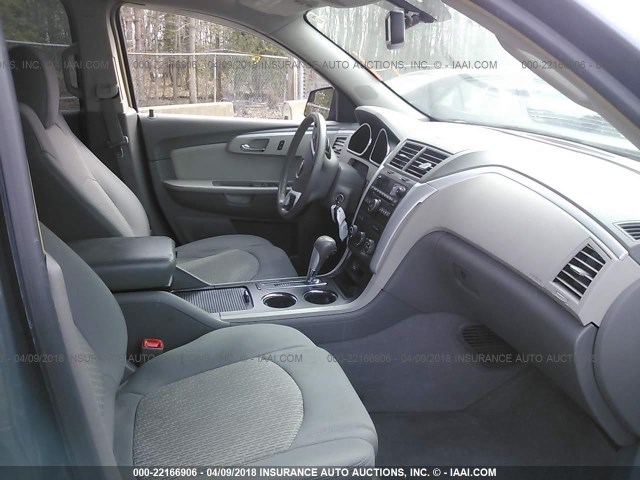 1GNEV23D09S105454 - 2009 CHEVROLET TRAVERSE LT GRAY photo 5