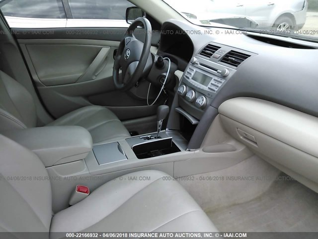 4T1BF3EK6BU127572 - 2011 TOYOTA CAMRY SE/LE/XLE BLACK photo 5