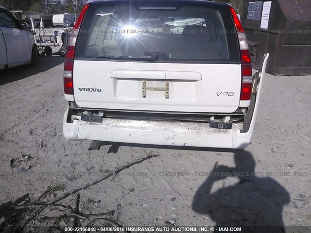 YV1LW5571W2527342 - 1998 VOLVO V70 WHITE photo 6